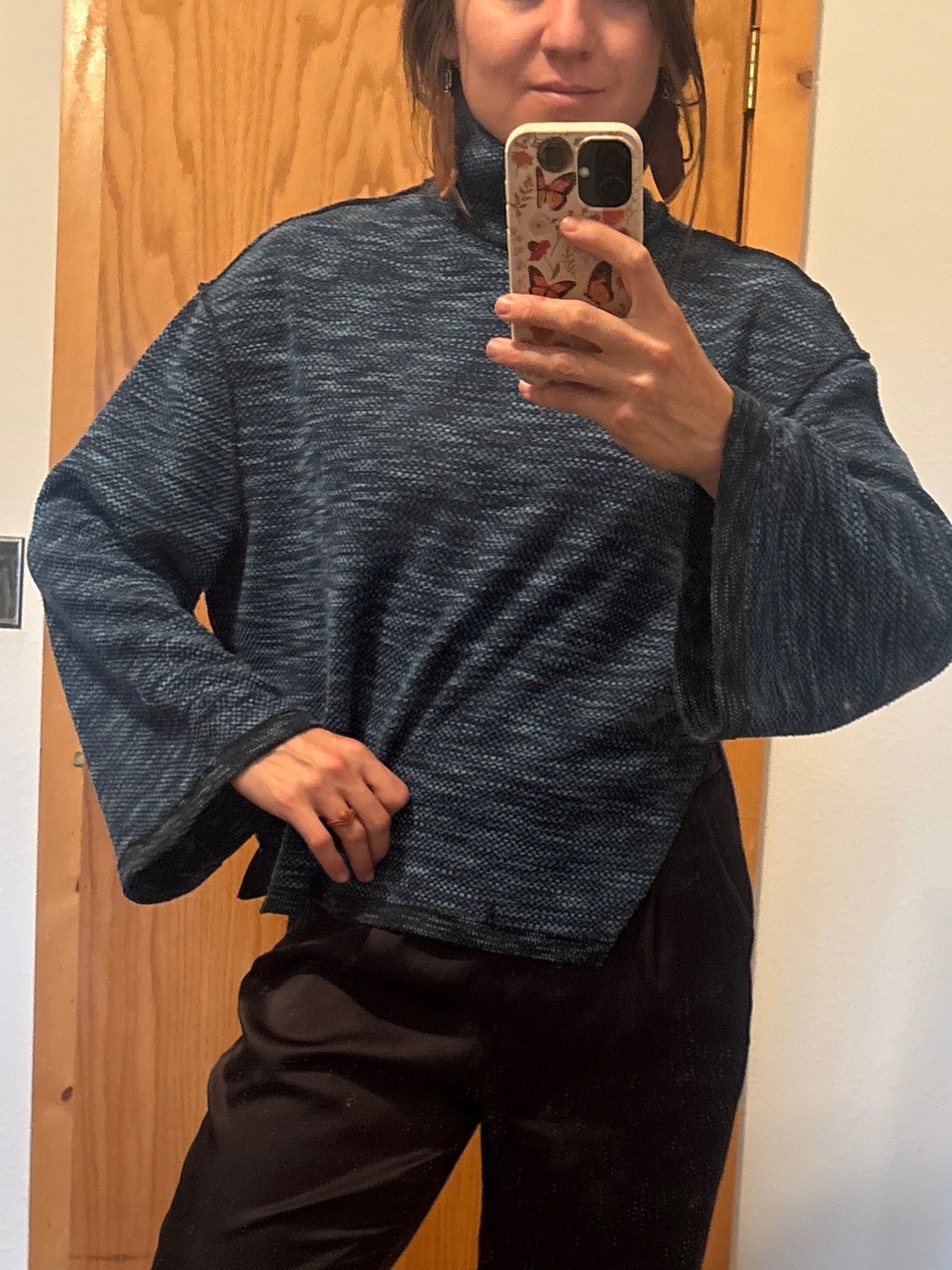 We The Free Women’s Textured Blue Turtleneck Sweater size small